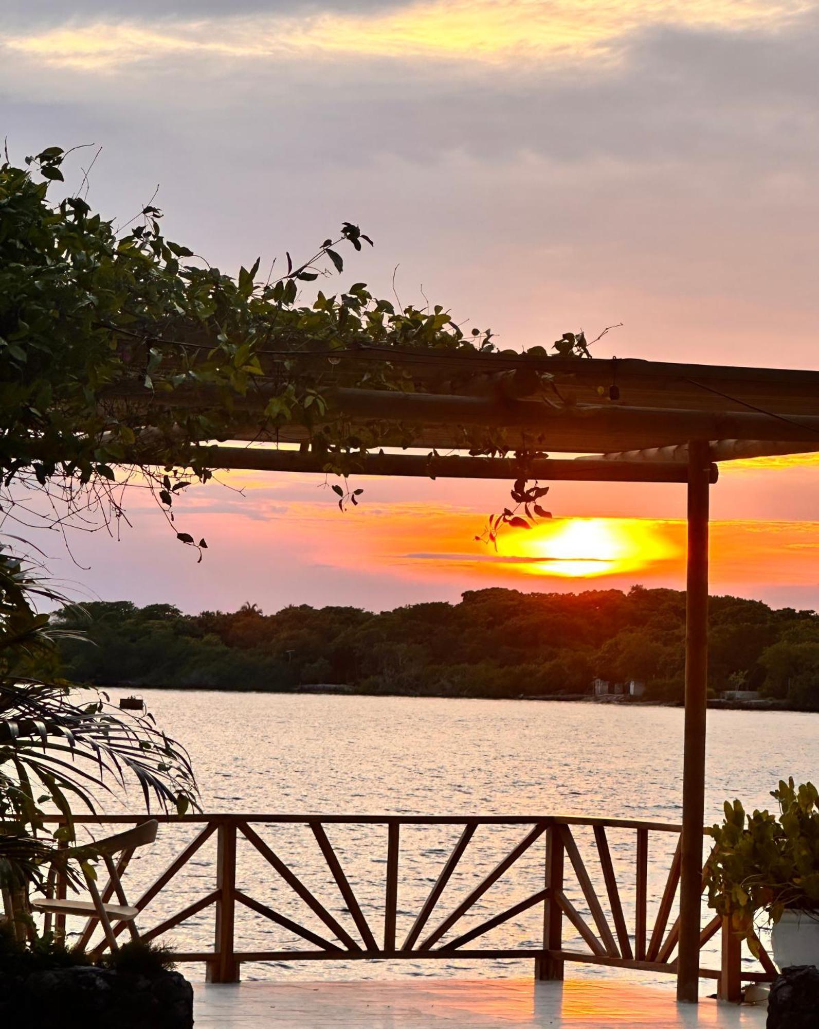 Orika Del Mar Hotel Isla Grande  Exterior photo